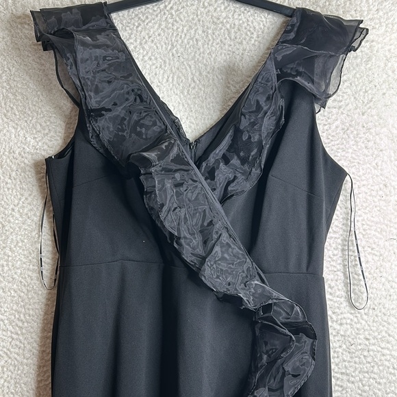 NWT DKNY Womens Black Ruffle Sleeveless V-Neck Maxi Dress Gown SIZE 16 - Picture 3 of 11